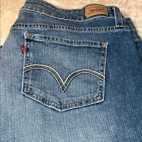 Levi's Women’s Blue Wide Leg Flare Jeans SZ 17 Juniors - Picture 8 of 10